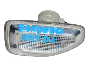 261601801R (RENAULT) Повторитель поворота правый прозрачныйRenault Sandero 13- Renault Logan 13- Dacia Logan 12-22