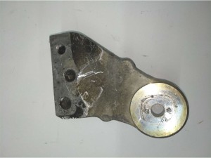 218201G100 (KIA) Кронштейн подушки двигуна правийKia Cerato 08-13 Kia Cerato 04-08 Kia Rio 06-11