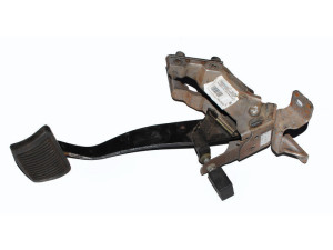 328002P120 (KIA) Педаль тормоза АКПП металлKia Sorento 09-15