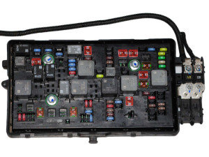 95298234 (CHEVROLET) Блок предохранителей моторный отсекChevrolet Cruze 09-17
