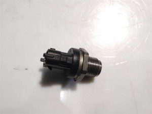 0281006035 (BOSCH) Датчик давления топлива в рейкеHyundai Santa FE 12-18 Hyundai Santa Fe 06-12 Kia Sportage 10-15