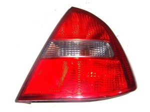 RA22620 (MITSUBISHI) Ліхтар правий ліфтбек 99-Mitsubishi Carisma 95-04