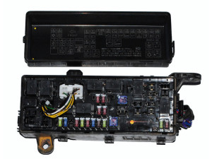 MN141330 (MITSUBISHI) Блок предохранителей моторный отсекMitsubishi L200 06-15