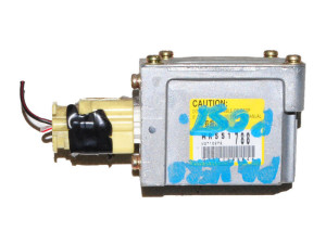 MR551788 (MITSUBISHI) Датчик удара боковой правыйMitsubishi Pajero III 00-07