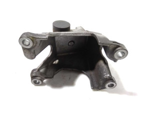 1165166J00 (SUZUKI) Кронштейн подушки двигуна лівоїSuzuki Grand Vitara 06-17