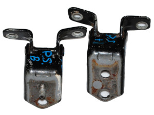 D46173240A* (MAZDA) Петля двери задней левой комплектMazda 3 09-14 Mazda 3 13-19