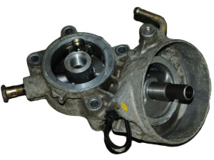 152385X00A (NISSAN) Кронштейн масляного фильтра 2.5DCI 16VNissan Pathfinder R51 04-14 Nissan Navara 05-15