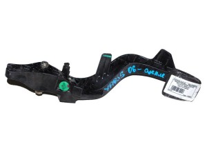313110D030 (TOYOTA) Педаль сцепления пластикToyota Yaris 05-12