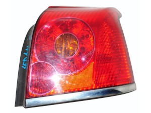 8155105140 (TOYOTA) Фонарь правый седан -06Toyota Avensis 03-10