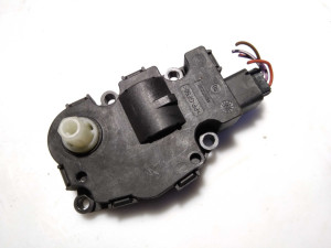 K9749007 (MERCEDES-BENZ) Шаговый двигатель печки 4 пинаMercedes-Benz E-Class W212 09-16 Peugeot 308 (T9) 13-