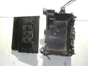 244460002R (RENAULT) Полка аккумуляторная 2 частиRenault Megane III 09-16