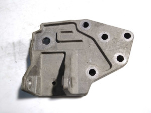LR047370 (LAND ROVER) Кронштейн подушки двигателя 2.2TDI 16VLand Rover Discovery Sport 14- Range Rover Evoque 11-19