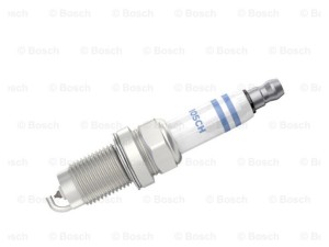 0242240526 (BOSCH) Свеча зажиганияRenault Laguna II 00-07 Kia Carens 02-06 Mercedes-Benz C-Class W202 93-00