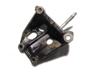 1231536011 (TOYOTA) Кронштейн двигателя правыйToyota RAV4 HYBRID 15-18 Toyota RAV4 13-18