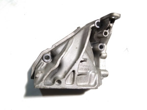 04B199207 (VW) Кронштейн двигателя правыйVW Polo 09-18 Audi A1 10-18 Skoda Rapid 13-19