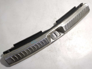 857703Z000RY (HYUNDAI) Накладка порога багажникаHyundai i-40 11-18