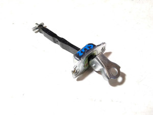 8181054P00 (SUZUKI) Ограничитель двери переднейSuzuki Vitara 15- Suzuki SX-4 S-Cross 14-21 Suzuki SX-4 06-14