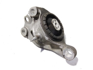 39050724 (CHEVROLET) Кронштейн балки задньої лівийChevrolet Cruze 16-