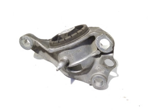 39050725 (CHEVROLET) Кронштейн балки задней правыйChevrolet Cruze 16-