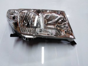 8113060D33 (TOYOTA) Фара права механічний коректорToyota Land Cruiser 200 07-21