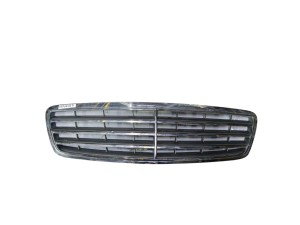 A2038800223 (MERCEDES-BENZ) Решетка радиатора седан универсалMercedes-Benz C-Class W203 00-07