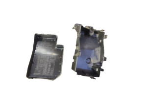 8266342090 (TOYOTA) Корпус блока предохранителей моторного отсека комплект правыйToyota RAV4 05-13