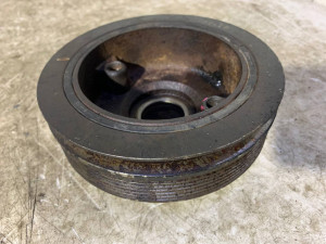 1104A013 (MITSUBISHI) Шкив коленвала 6 ручейков клиновой 2.5DI-D 16VMitsubishi Pajero Sport 08-16 Mitsubishi L200 06-15