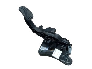 465400098R (RENAULT) Педаль сцепления пластикRenault Duster 17- Dacia Duster 18-