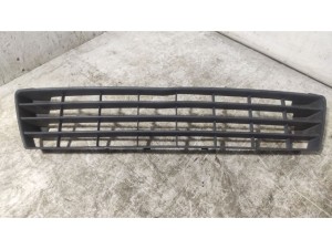 5M0853677 (VW) Решетка бампера переднего центральная -09