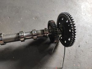 241003A000 (KIA) Распредвал левый впуск 3.0CRDI 24V D6EB