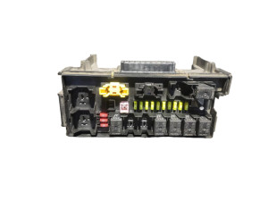 4692084AB (JEEP) Блок предохранителей моторный отсек 3.0CRDI 24VJeep Commander 05-10 Jeep Grand Cherokee 05-10