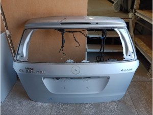 A1647401705 (MERCEDES-BENZ) Крышка багажника