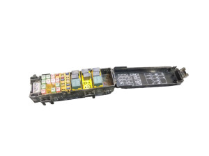 5014460AA (JEEP) Блок предохранителей моторный отсекJeep Wrangler 96-07 Jeep Cherokee 01-07 Jeep Grand Cherokee 98-04