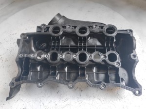LR005496 (LAND ROVER) Крышка клапанная правая 2.7TDI 24V