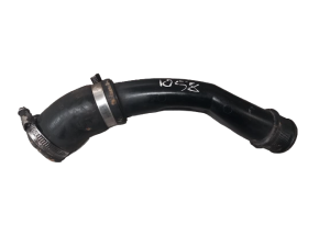 F1B16F075AA (FORD) Патрубок интеркулера от радиат к дрос заслон 2 части 1.5TDCI 8VFord EcoSport 13- Ford Transit 14- Ford Fiesta 09-17