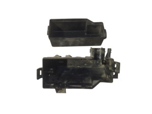 24382EB301 (NISSAN) Корпус блока предохранителей моторного отсека 2 частиNissan Navara 05-15