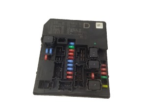 284B7EB33C (NISSAN) Блок предохранителей моторный отсек 2.5DCI 16VNissan Navara 05-15