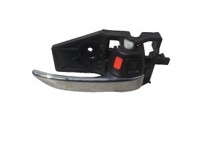 8311061M005PK (SUZUKI) Ручка дверей внутрішня права хромSuzuki Swift 17- Suzuki Vitara 15- Suzuki Swift 10-17