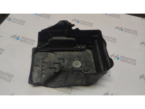 LR023753 (LAND ROVER) Полка аккумуляторная пластикLand Rover Discovery Sport 14- Land Rover Freelander 06-14 Range Rover Evoque 11-19