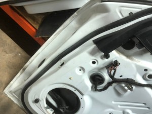 8R0831052E (AUDI) Двері передні права