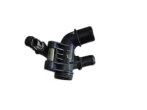DS7G8K556CB (FORD) Фланец охлаждающей жидкости с датчикомFord Fusion 13-20