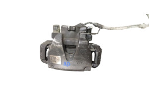 8W0615124 (AUDI) Суппорт тормозной передний правыйAudi A5 16- Audi A4 15-