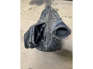 8R0133843B (AUDI) Корпус воздушного фильтра в сбореAudi A5 07-16
