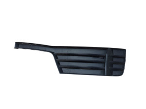 8V3807682M (AUDI) Накладка бампера переднего правая средняя -16Audi A3 12-22