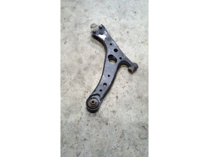 4806842040 (TOYOTA) Рычаг передний правый нижнийToyota RAV4 00-05