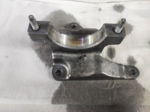 AV613K305EA (FORD) Кронштейн промвала АКППFord Kuga 13-21