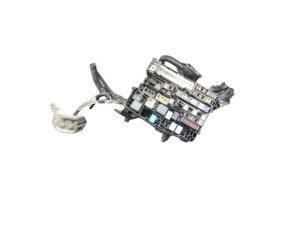 8274102050 (TOYOTA) Блок предохранителей моторный отсек дизель 2.2TDI 16VToyota Auris E150 06-12 Toyota Avensis 09-18 Toyota Corolla 07-13