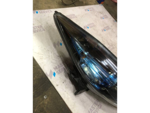 260108268R (RENAULT) Фара права галогенна з поворотником