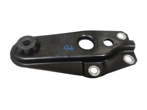 7113155P00 (SUZUKI) Кронштейн балки правый радиатораSuzuki Vitara 15- Suzuki SX4 S-Cross 14-21
