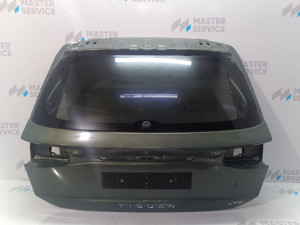 571827025B (VW) Крышка багажника стекло